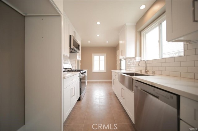 Detail Gallery Image 5 of 19 For 6007 Coldbrook, Lakewood,  CA 90713 - 3 Beds | 2 Baths