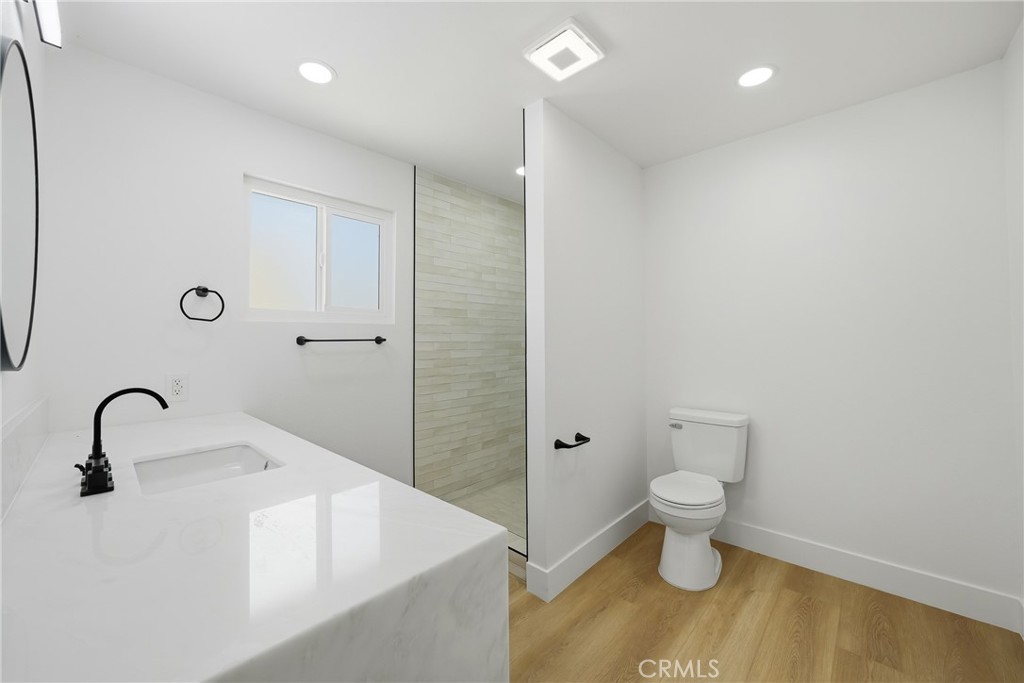 https://media.crmls.org/medias/2b4cadb0-1b30-456f-b76b-983418fd7f24.jpg?preset=X-Large