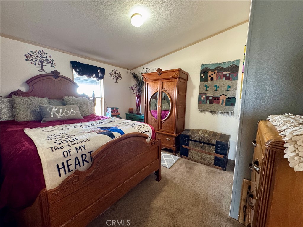 https://media.crmls.org/medias/2b4cf2f6-0f53-4853-ae76-0c5217553355.jpg?preset=X-Large
