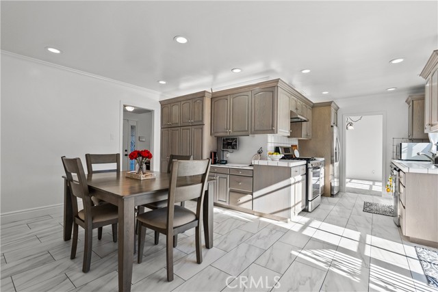 10625 Valjean Avenue, Granada Hills CA: https://media.crmls.org/medias/2b4d3bce-3f01-42ee-800c-02cb1d68c2d7.jpg