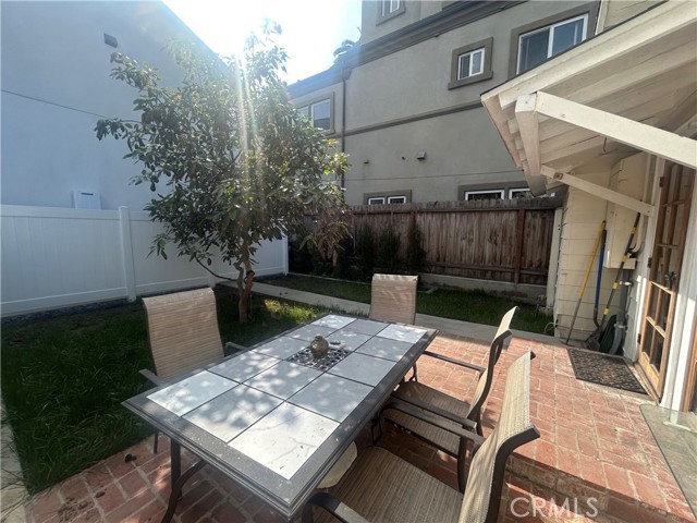 Detail Gallery Image 11 of 17 For 406 11th, Huntington Beach,  CA 92648 - 2 Beds | 1 Baths