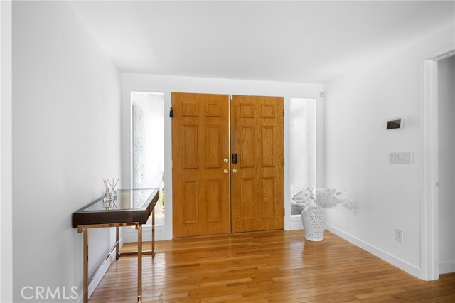 4035 Ellenita Avenue, Tarzana CA: https://media.crmls.org/medias/2b4dcfba-2365-456b-bb91-1b189edc7ee6.jpg