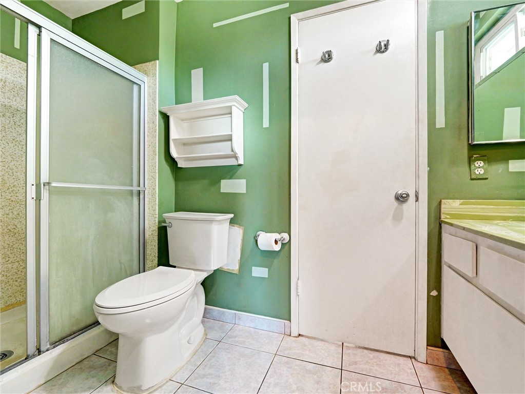 https://media.crmls.org/medias/2b4e555a-49ef-4d2c-84e3-07d1b3496bbf.jpg?preset=X-Large