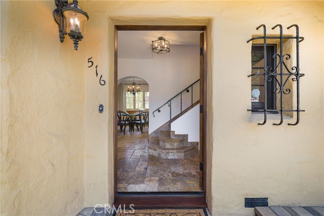 516 E Stocker Street, Glendale CA: https://media.crmls.org/medias/2b4ea2e3-f7ea-47c8-b455-f35e7438e457.jpg