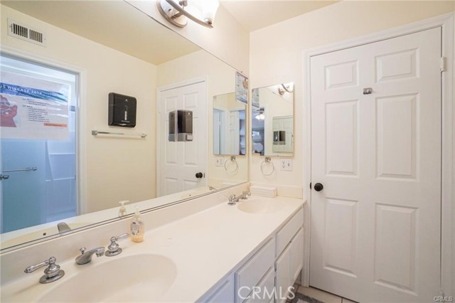 Detail Gallery Image 20 of 24 For 19404 Roscoe, Northridge,  CA 91324 - 5 Beds | 4 Baths