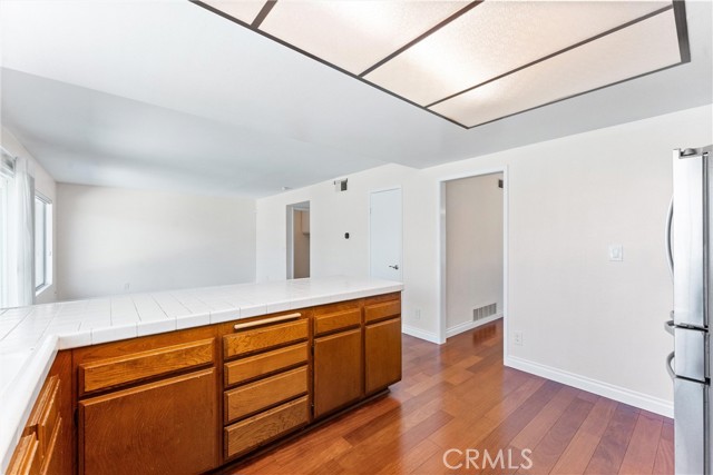 44 W Yale, Irvine CA: https://media.crmls.org/medias/2b4f97f5-61ac-4d49-8f59-8a09d475fbf4.jpg