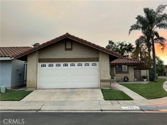 Detail Gallery Image 1 of 26 For 136 Mistletoe Dr, Corona,  CA 92879 - 2 Beds | 2 Baths