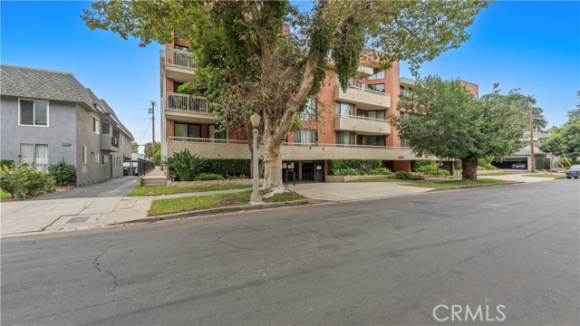 Detail Gallery Image 2 of 18 For 14521 Benefit St #102,  Sherman Oaks,  CA 91403 - 2 Beds | 2 Baths
