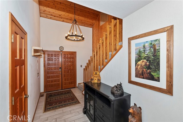Detail Gallery Image 5 of 50 For 733 Winterset Ct, Big Bear Lake,  CA 92315 - 3 Beds | 2/1 Baths