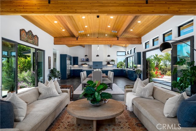 1088 Via Conca Doro, Vista CA: https://media.crmls.org/medias/2b50f03a-a5ea-41cf-aa9e-0013e5774a23.jpg