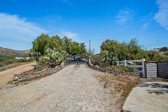 Detail Gallery Image 1 of 30 For 32580 Willow Ln, Agua Dulce,  CA 91390 - 3 Beds | 2/1 Baths