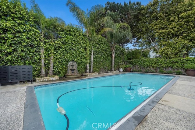 1012 10th Street, Manhattan Beach CA: https://media.crmls.org/medias/2b51db47-5382-465b-9ff5-80004adbcded.jpg