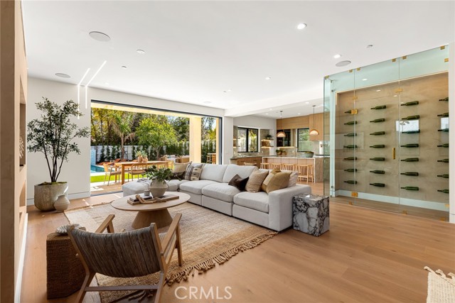 22640 Clarendon Street, Woodland Hills CA: https://media.crmls.org/medias/2b520670-9e5e-4cb9-85d5-2a37e3d58bbb.jpg