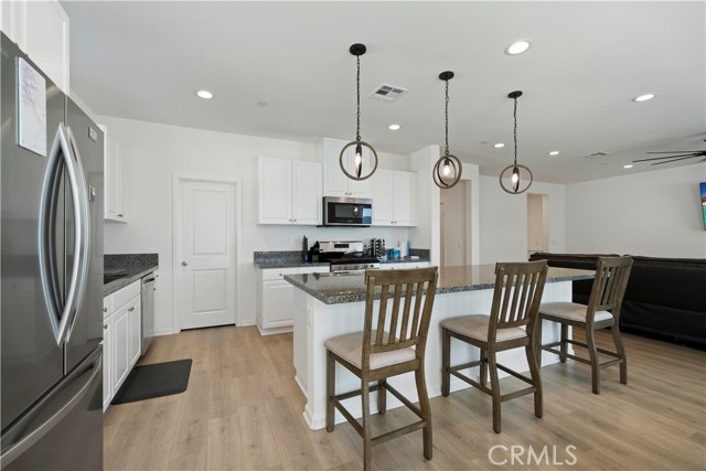 Detail Gallery Image 6 of 40 For 36300 Firelight Cir, Wildomar,  CA 92595 - 4 Beds | 3 Baths