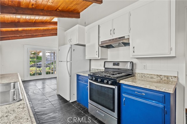 Detail Gallery Image 14 of 39 For 29506 Cromwell Ave, Castaic,  CA 91384 - 3 Beds | 2 Baths