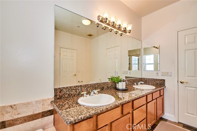 717 Arcadia Avenue, Arcadia CA: https://media.crmls.org/medias/2b53ccdf-1afe-464d-a562-4eda77037a5f.jpg