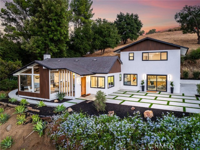 9425 Gierson Avenue, Chatsworth CA: https://media.crmls.org/medias/2b54082e-c6c1-489e-965d-e6003c37bce5.jpg
