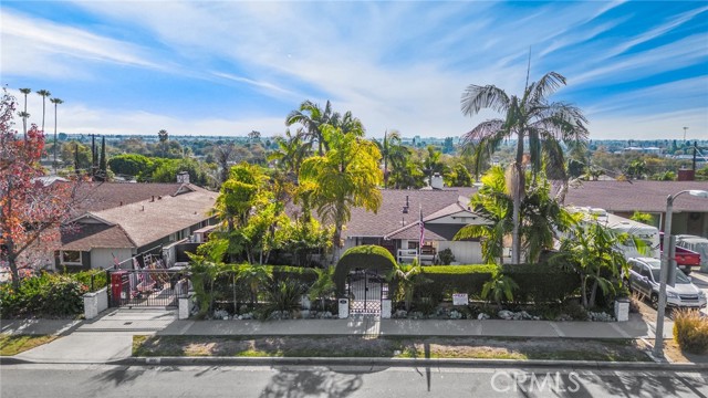 Detail Gallery Image 1 of 16 For 800 E Dorothy, Fullerton,  CA 92831 - 3 Beds | 2/1 Baths