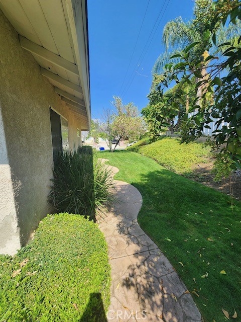 Detail Gallery Image 12 of 13 For 22660 La Rochelle Dr, Saugus,  CA 91350 - 4 Beds | 2 Baths