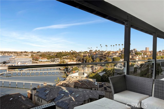 Detail Gallery Image 9 of 42 For 221 Carnation Ave, Corona Del Mar,  CA 92625 - 3 Beds | 3/1 Baths