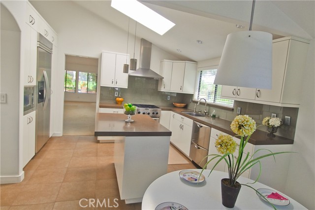 28 Fairway Drive, Manhattan Beach CA: https://media.crmls.org/medias/2b56f35c-9df3-4b7c-be81-67cc8d9657ad.jpg