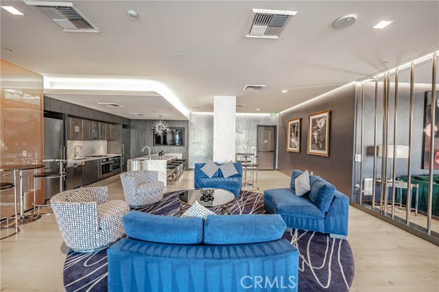 1050 S Grand Avenue, Los Angeles CA: https://media.crmls.org/medias/2b5791f4-421a-43a1-936c-e400ddc05a7e.jpg