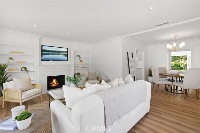 340 Broadway, Costa Mesa CA: https://media.crmls.org/medias/2b579e4f-10fe-432e-abc1-f54e7fd829f3.jpg