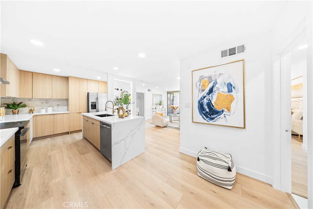 1550 N Laurel Avenue N #203