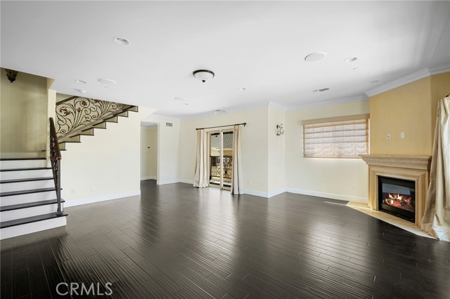 Detail Gallery Image 4 of 29 For 750 E Orange Grove Ave, Burbank,  CA 91501 - 3 Beds | 3 Baths