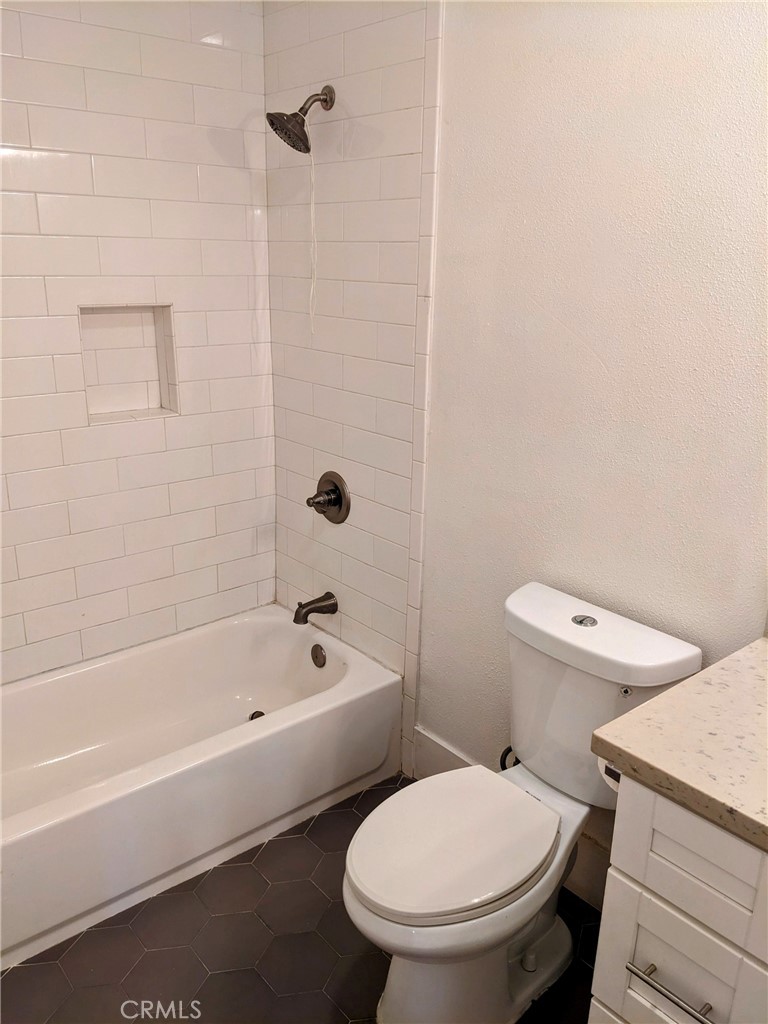 https://media.crmls.org/medias/2b584604-e54e-4180-8e78-82694adb1e1f.jpg?preset=X-Large