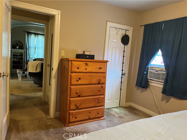 332 E South Street, Long Beach CA: https://media.crmls.org/medias/2b59217f-a16f-4ec4-af11-77614ba6395a.jpg