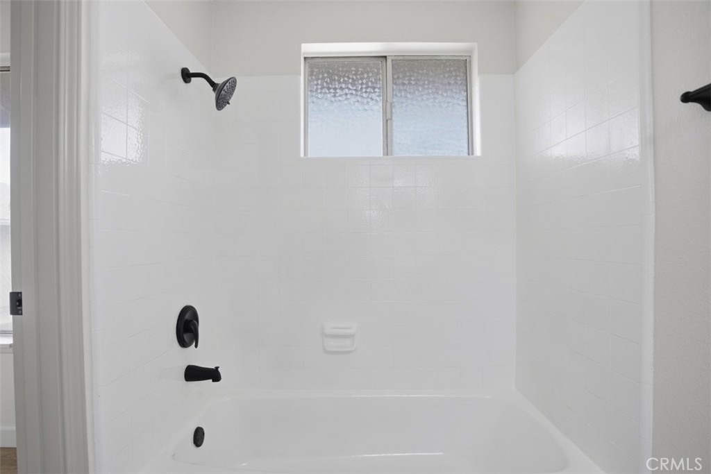 https://media.crmls.org/medias/2b5953cb-ad57-4f7d-b6eb-540ff7721b95.jpg?preset=X-Large
