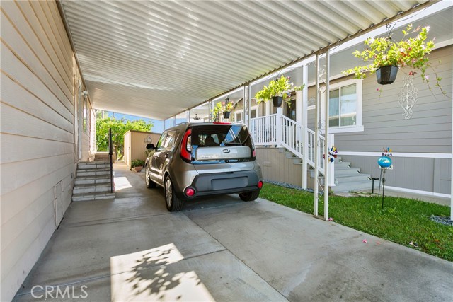24921 Muirlands Boulevard, Lake Forest CA: https://media.crmls.org/medias/2b599ffe-cd3b-4145-bff6-fc2a9c276916.jpg