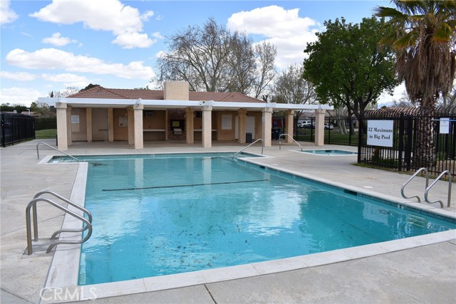 Detail Gallery Image 2 of 26 For 2125 Bramble Ln, Palmdale,  CA 93550 - 3 Beds | 2 Baths