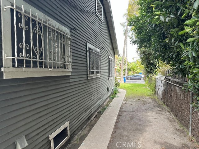 342 W 76th Street, Los Angeles CA: https://media.crmls.org/medias/2b5abac6-7c30-475d-98e7-edc7de0781fc.jpg