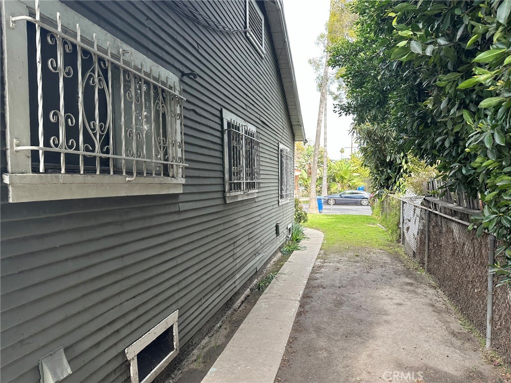 https://media.crmls.org/medias/2b5abac6-7c30-475d-98e7-edc7de0781fc.jpg?preset=X-Large