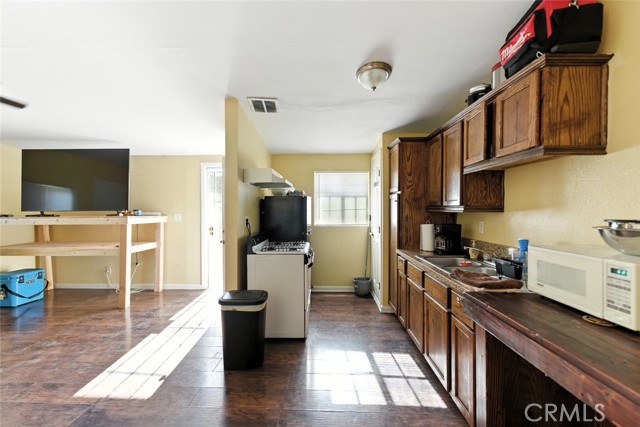 8876 Cypress Avenue, Riverside CA: https://media.crmls.org/medias/2b5b0cbb-2389-4643-b21c-ddb36804b27e.jpg
