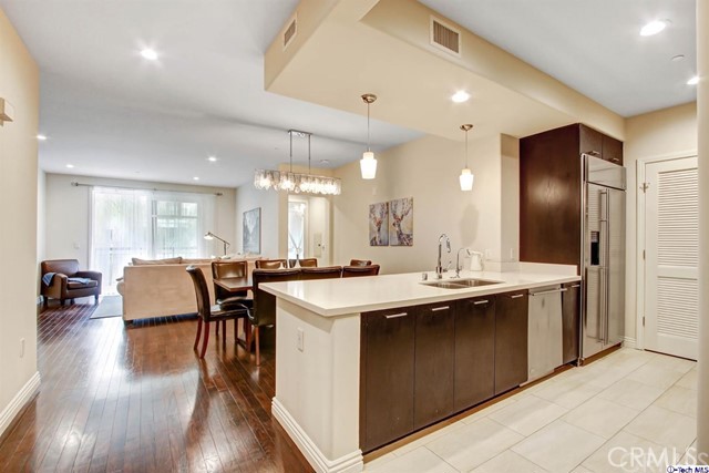 Detail Gallery Image 4 of 15 For 423 Caruso Ave, Glendale,  CA 91210 - 2 Beds | 2/1 Baths