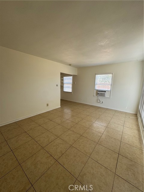 5214 Golden Avenue, Riverside CA: https://media.crmls.org/medias/2b5c3269-62ad-461a-b61a-5da4ac7a0866.jpg