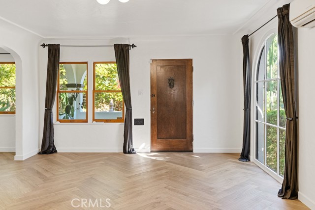 Detail Gallery Image 8 of 37 For 2130 Apex, Los Angeles,  CA 90039 - 3 Beds | 1 Baths