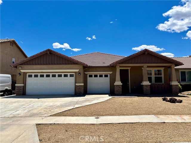 Detail Gallery Image 1 of 24 For 13243 Silver Oak St, Hesperia,  CA 92344 - 4 Beds | 2 Baths