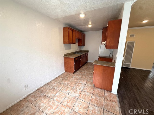 Detail Gallery Image 7 of 15 For 10234 Woodworth Ave #2,  Inglewood,  CA 90303 - 1 Beds | 1 Baths