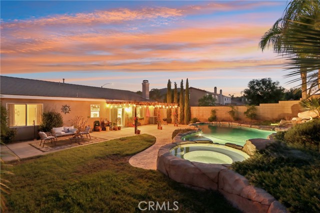 Detail Gallery Image 4 of 39 For 25644 Mountain Glen Cir, Menifee,  CA 92585 - 4 Beds | 2 Baths