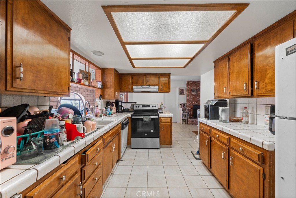 https://media.crmls.org/medias/2b5fe9c6-4e58-492e-a6d6-3778769245ad.jpg?preset=X-Large