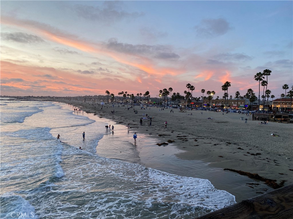 https://media.crmls.org/medias/2b60716b-279b-493a-b74a-46472ffa8784.jpg?preset=X-Large