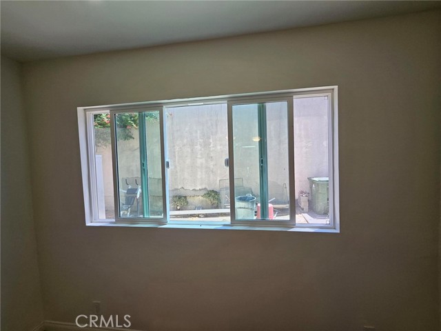 Detail Gallery Image 8 of 12 For 3962 Brighton Ave, Los Angeles,  CA 90062 - – Beds | – Baths