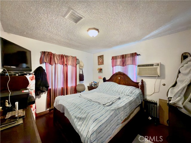 Detail Gallery Image 5 of 38 For 5654 Stansbury, Van Nuys,  CA 91401 - 2 Beds | 2 Baths