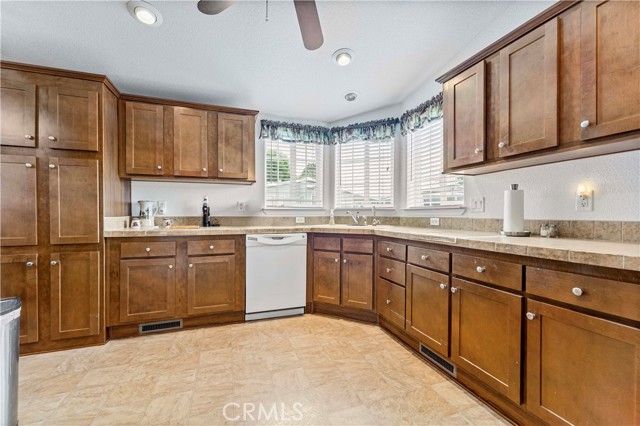 10210 Base Line Road, Rancho Cucamonga CA: https://media.crmls.org/medias/2b611590-52ae-4aca-9f4c-f69fb620907f.jpg
