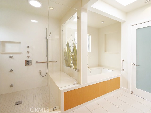 Detail Gallery Image 19 of 30 For 8235 Sunnysea Dr, Playa Del Rey,  CA 90293 - 3 Beds | 2/1 Baths