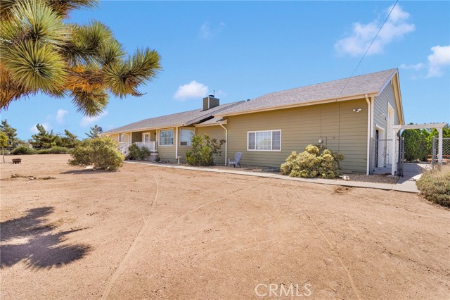 Detail Gallery Image 6 of 38 For 8875 Fremontia Rd, Oak Hills,  CA 92344 - 3 Beds | 2 Baths